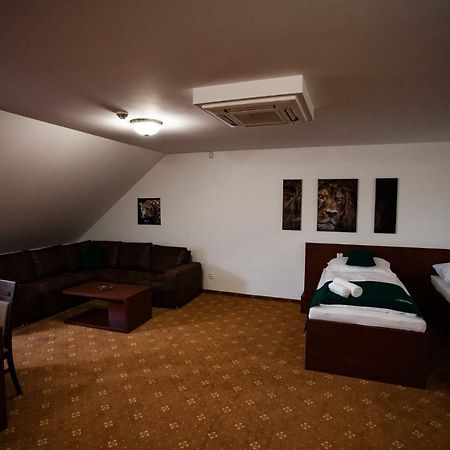 Penzion Polovnik Moldava nad Bodvou Esterno foto
